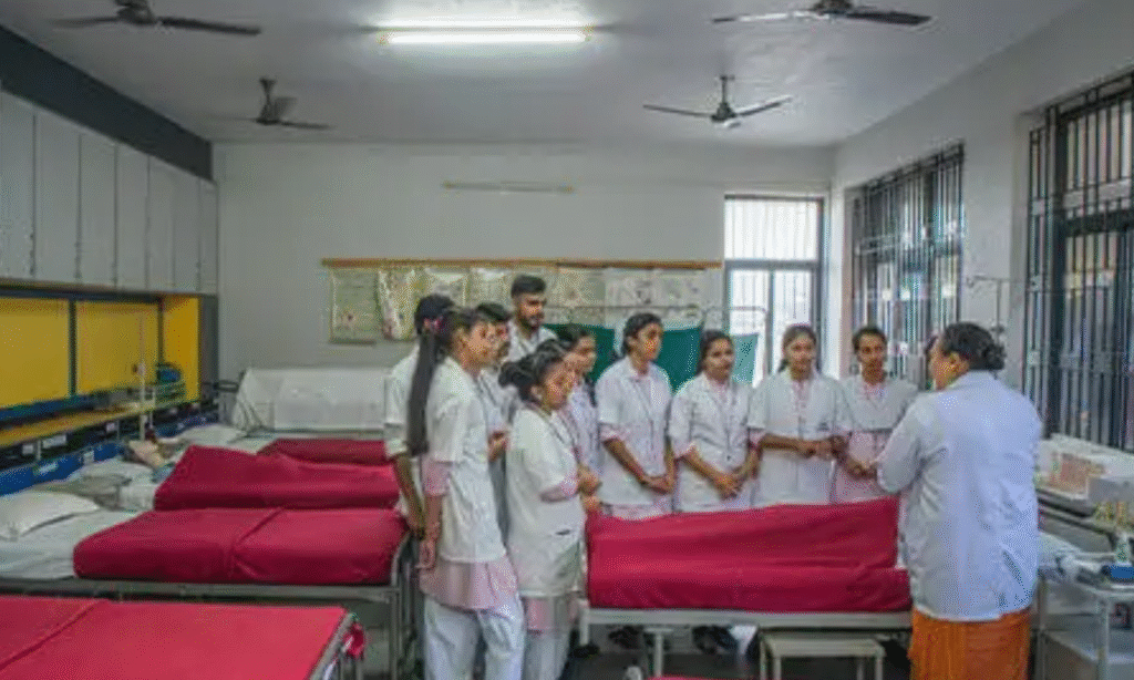 Government Nursing College : नर्सिंग करने वाले छात्रों के पास केवल चार सरकारी नर्सिंग कॉलेज का विकल्प
