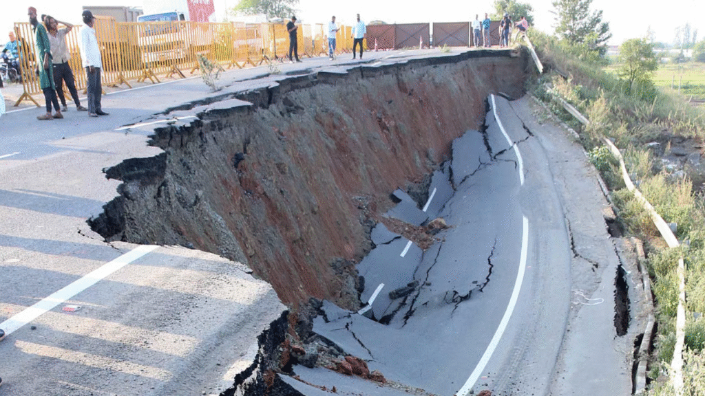 MPRDC ने धंसी सड़क की मिट्टी के नमूने जांच के लिए भेजे