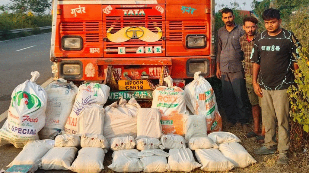 MP News : पुलिस ने ट्रक से बरामद किया 280 किलोग्राम गांजा