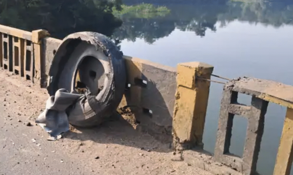 Mandla News : NH-30 के बबैहा पुल पर देर रात हादसा