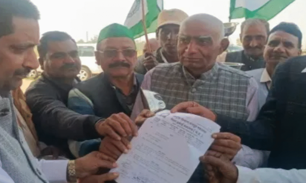 MP News : किसान कटोरे लेकर पहुंचे कलेक्ट्रेट