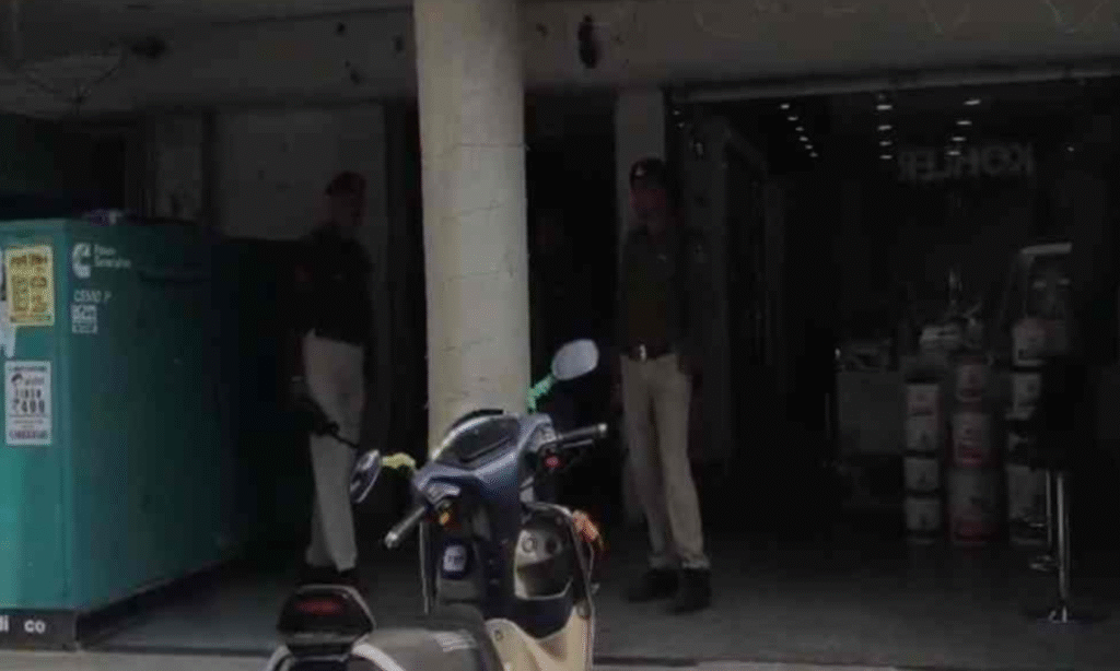 Bhopal EOW Raid : दिलीप गुप्ता के ऑफिस-घर पर छापा