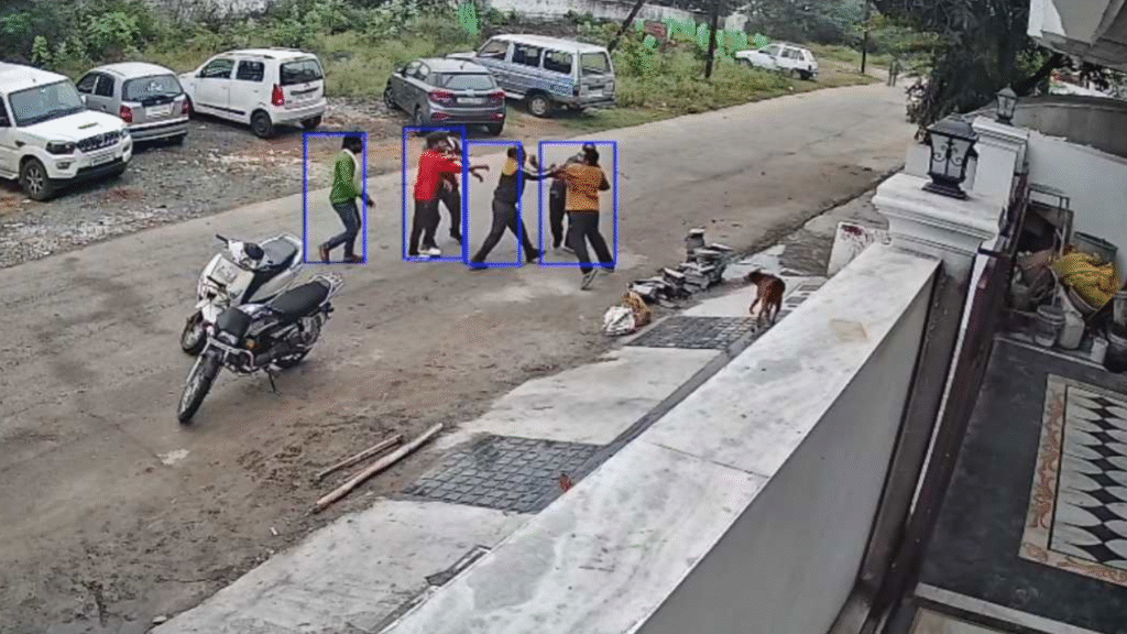 Bhopal News : सफाई नहीं होने पर नगर निगम दरोगा की पिटाई