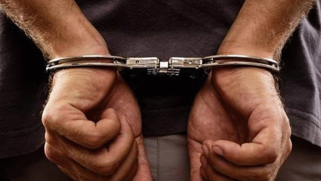 ज़ुबैर मौलाना के गिरोह का सदस्य पिस्तौल के साथ गिरफ्तार