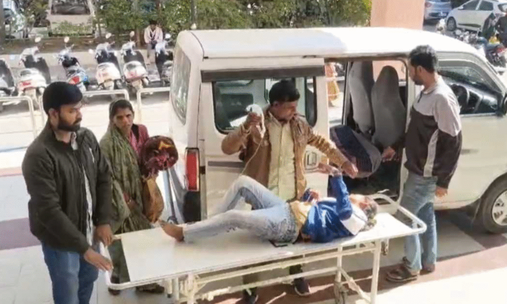 MP News : छात्रावास की 15 लड़कियां अचानक बीमार, 5 ICU में भर्ती