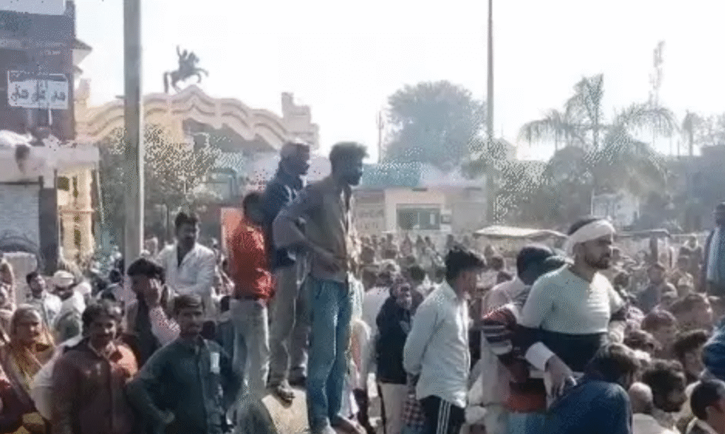 MP News : मंत्रियों की बैठक के बीच किसानों का प्रदर्शन, NH-39 पर जाम