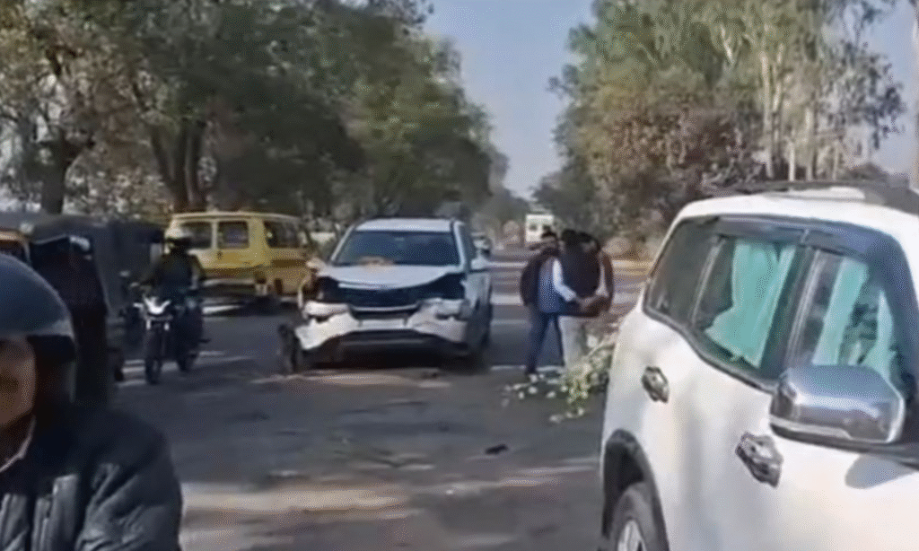 MP News : सिंगरौली रोड पर कांग्रेस काफिले से टकराईं 3 कारें, जीतू पटवारी-उमंग सिंघार बाल-बाल बचे