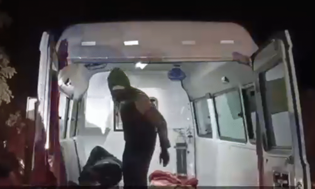 Dindori News : अनियंत्रित कार की टक्कर से बाइक खाई में गिरी