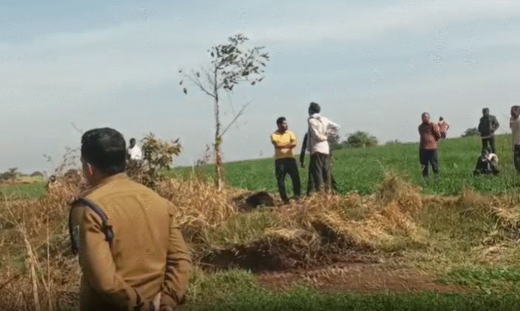 Narsinghpur News : श्मशान घाट के रास्ते पर कब्जा, गांव का माहौल तनावपूर्ण